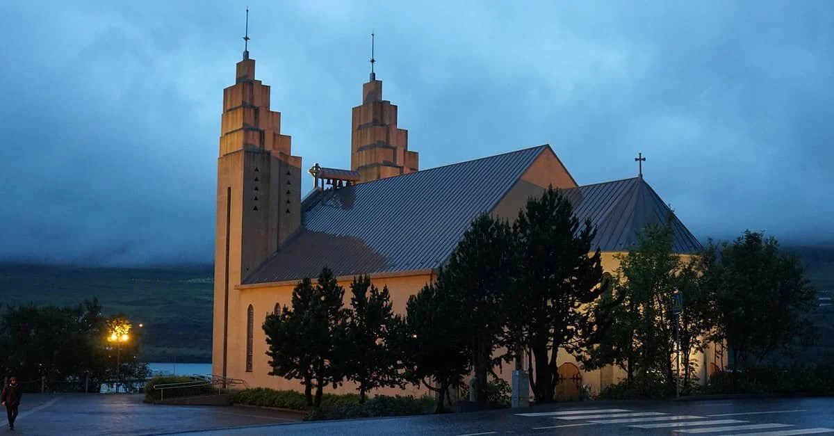 kirkja-akureyri